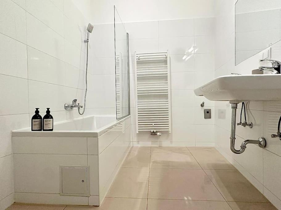 Close To Metro, 10 Minutes To Mariahilferstrasse Appartamento