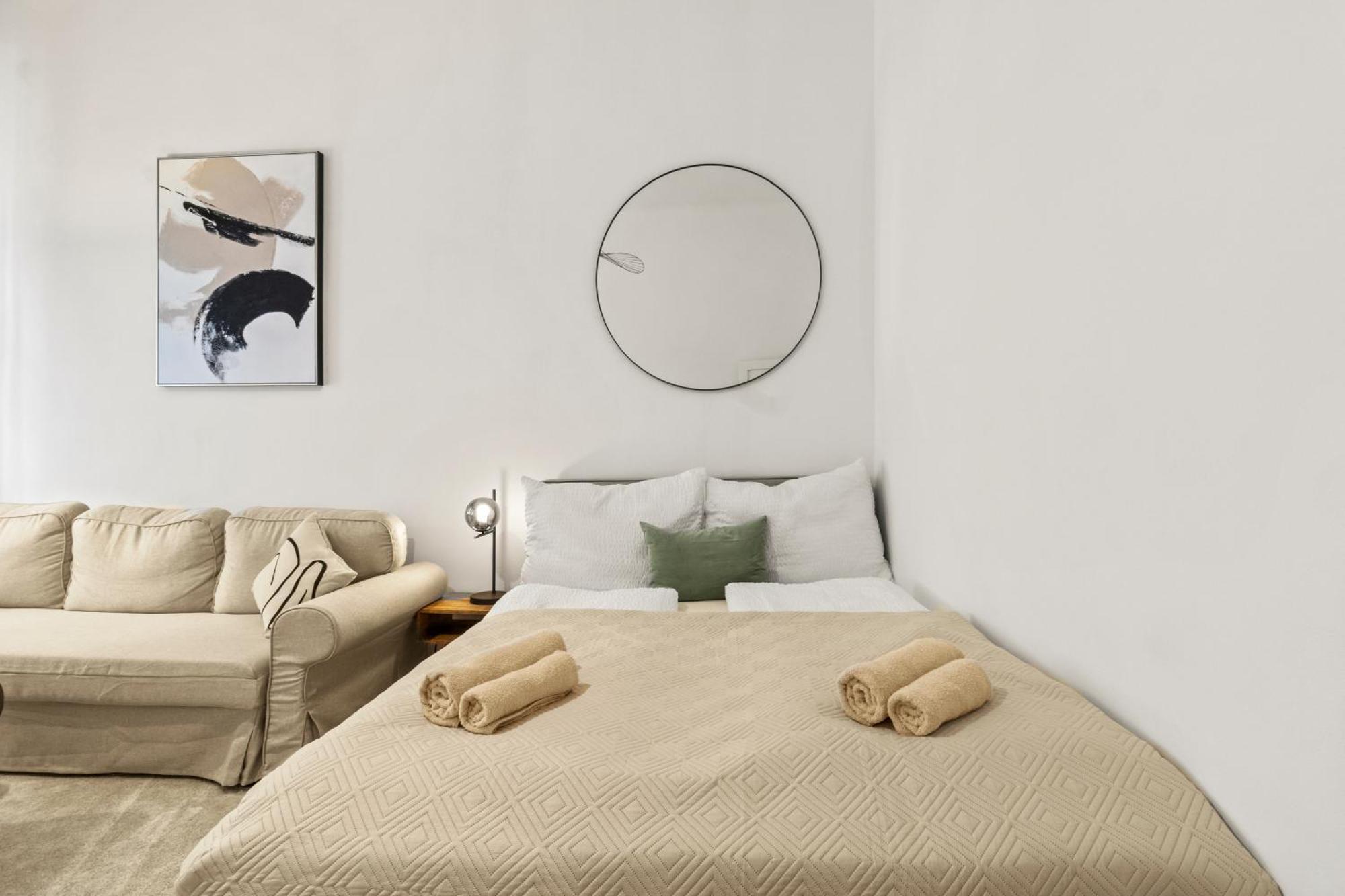 Close To Metro, 10 Minutes To Mariahilferstrasse Apartment