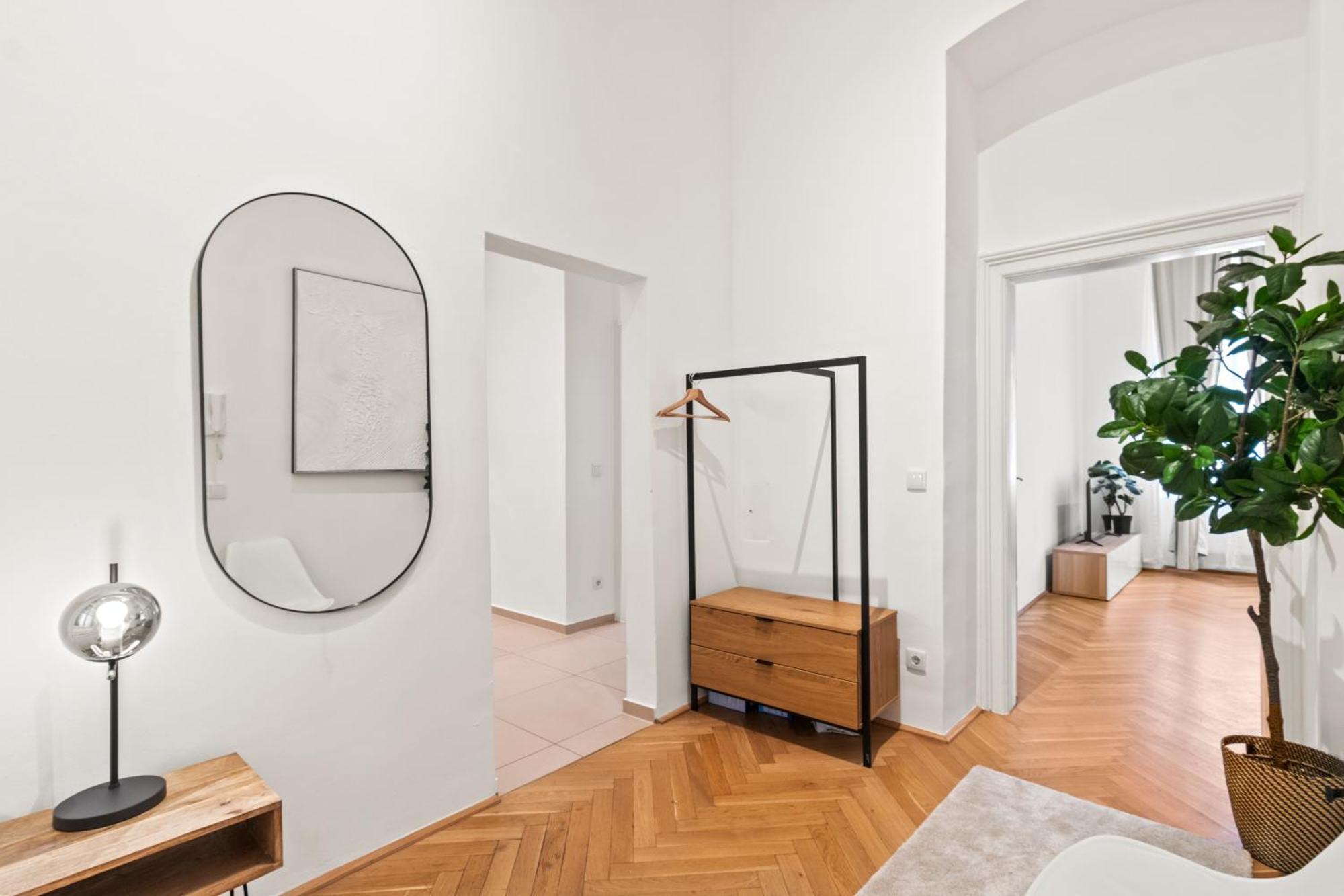 Close To Metro, 10 Minutes To Mariahilferstrasse Apartment *